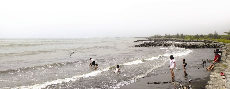 Pantai Muarareja Tegal Ramai Dikunjungi Wisatawan