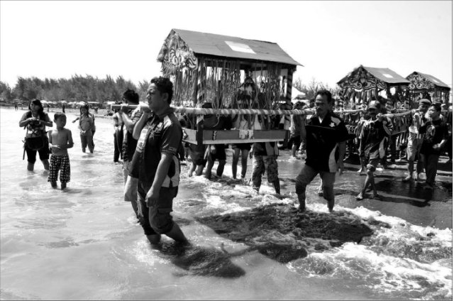 Tradisi Ruwatan Obyek Wisata Pantai Alam Indah (PAI) Tegal